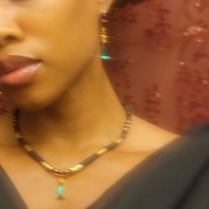 STUNNING Necklace abd Earrings Set